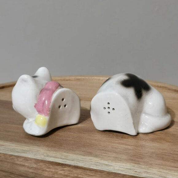 Vintage 2 piece Sleeping Cat Salt and Pepper Shakers Made in Japan - Picture 2 of 4